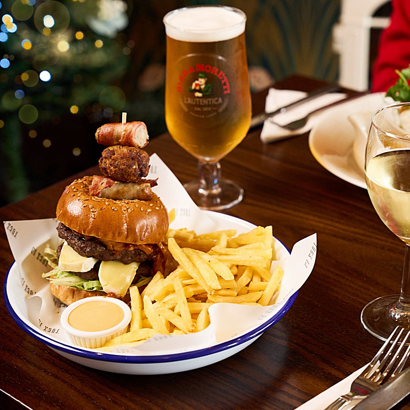 Festive Lunch & Dinner at The Blinkin Owl in Oxtens Cwmbran